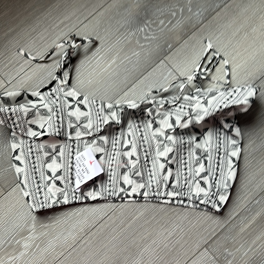 Topshop Embroidered Beach Set in Monochrome - Picture 7 of 15